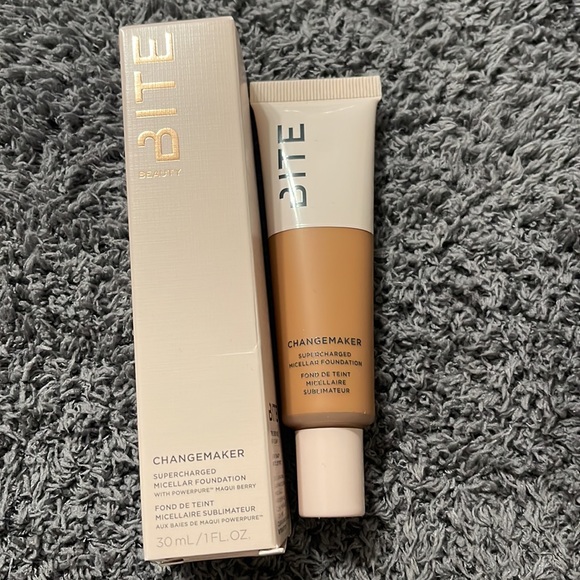 Bite Beauty T115 Changemaker Supercharged Micellar Foundation - Picture 4 of 4